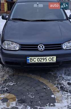 Хетчбек Volkswagen Golf 2000 в Берегомету