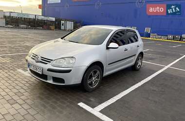 Хетчбек Volkswagen Golf 2005 в Миколаєві