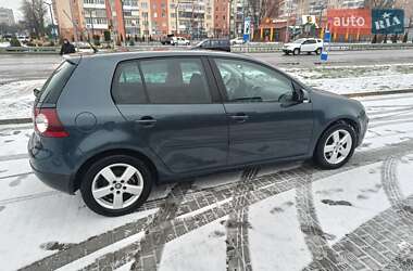 Хэтчбек Volkswagen Golf 2006 в Александрие