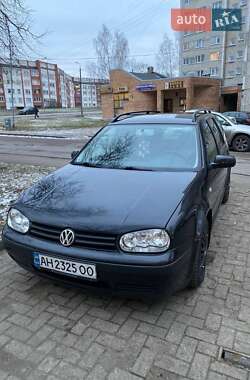 Универсал Volkswagen Golf 2002 в Киеве