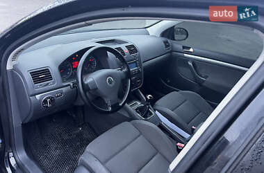 Хэтчбек Volkswagen Golf 2004 в Днепре