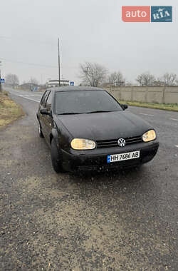 Хэтчбек Volkswagen Golf 2001 в 