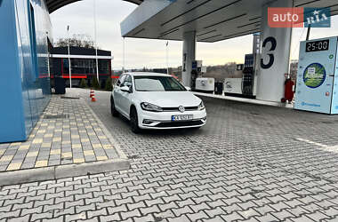 Хетчбек Volkswagen Golf 2020 в 