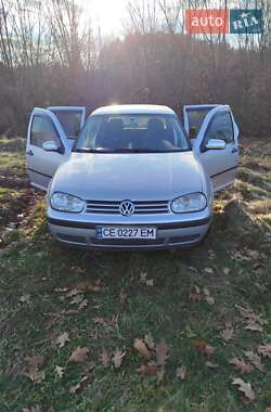 Хетчбек Volkswagen Golf 2002 в Чернівцях