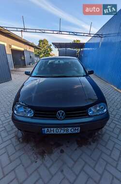 Хетчбек Volkswagen Golf 2002 в Дніпрі