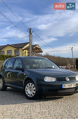 Хетчбек Volkswagen Golf 2001 в Львові