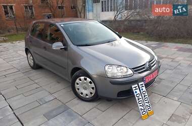 Хетчбек Volkswagen Golf 2005 в 