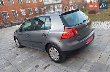 Хетчбек Volkswagen Golf 2005 в 