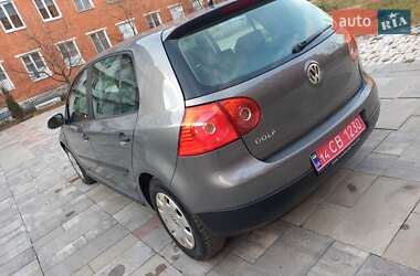 Хетчбек Volkswagen Golf 2005 в 