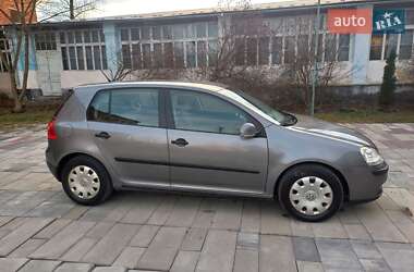 Хетчбек Volkswagen Golf 2005 в 