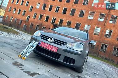Хетчбек Volkswagen Golf 2005 в 
