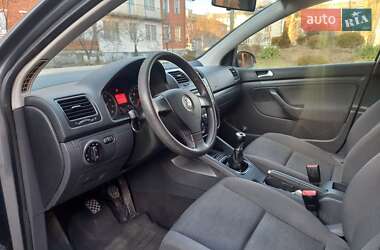 Хетчбек Volkswagen Golf 2005 в 