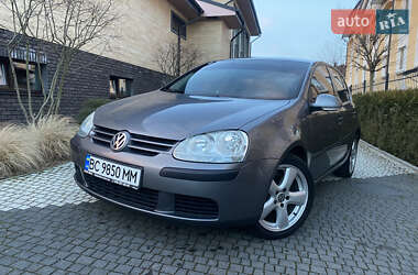 Хетчбек Volkswagen Golf 2005 в Стрию