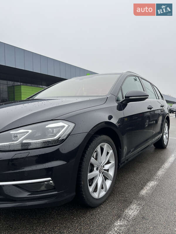 Універсал Volkswagen Golf 2020 в Києві