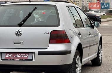 Хэтчбек Volkswagen Golf 2003 в Киеве