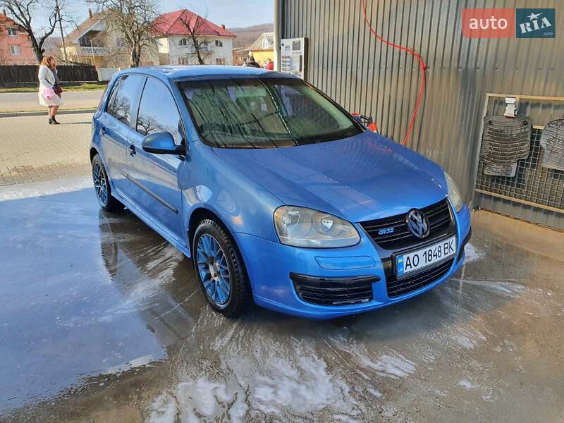 Хетчбек Volkswagen Golf 2004 в Ужгороді