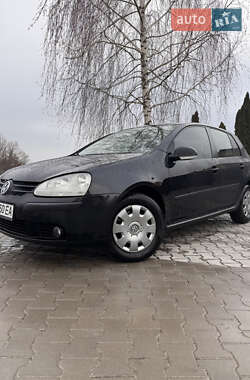 Хетчбек Volkswagen Golf 2005 в Волочиську