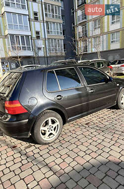 Хэтчбек Volkswagen Golf 1999 в 