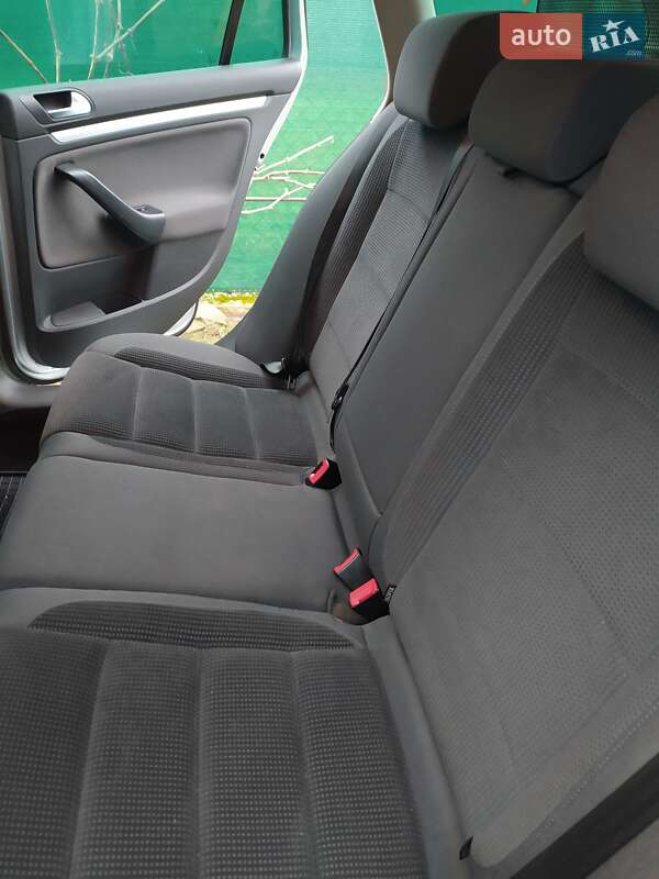 Універсал Volkswagen Golf 2009 в Луцьку