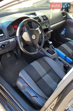 Хэтчбек Volkswagen Golf 2008 в 