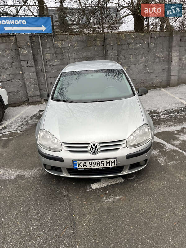 Хетчбек Volkswagen Golf 2008 в Києві