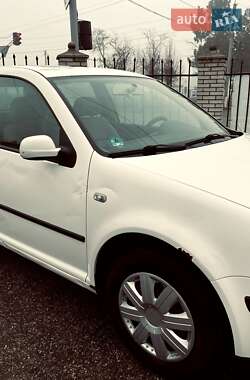Хэтчбек Volkswagen Golf 2002 в 
