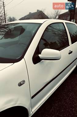 Хэтчбек Volkswagen Golf 2002 в 