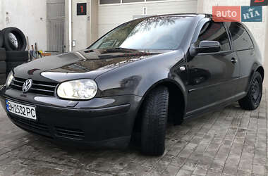 Хэтчбек Volkswagen Golf 2001 в 