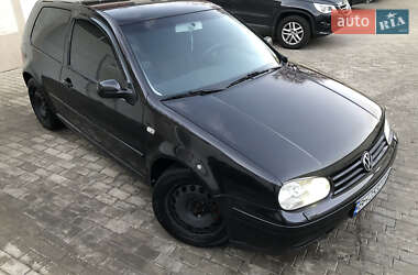 Хэтчбек Volkswagen Golf 2001 в 