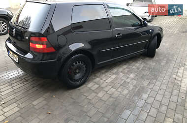 Хэтчбек Volkswagen Golf 2001 в 