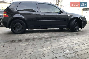 Хэтчбек Volkswagen Golf 2001 в 