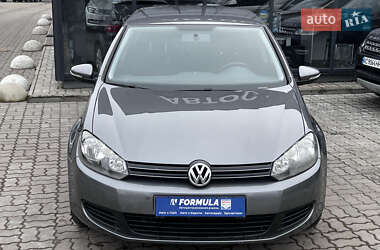 Хэтчбек Volkswagen Golf 2010 в 
