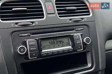 Хэтчбек Volkswagen Golf 2010 в 