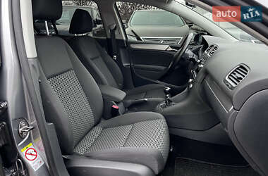 Хэтчбек Volkswagen Golf 2010 в 