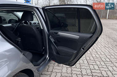 Хэтчбек Volkswagen Golf 2010 в 