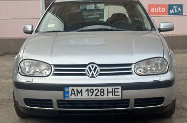 Хетчбек Volkswagen Golf 2002 в Житомирі