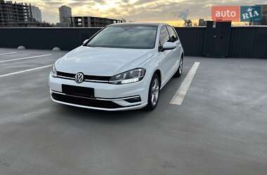 Хэтчбек Volkswagen Golf 2019 в 