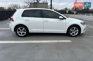 Хэтчбек Volkswagen Golf 2019 в 