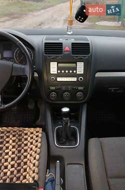 Хетчбек Volkswagen Golf 2007 в 