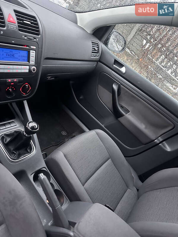 Хетчбек Volkswagen Golf 2005 в Кременці