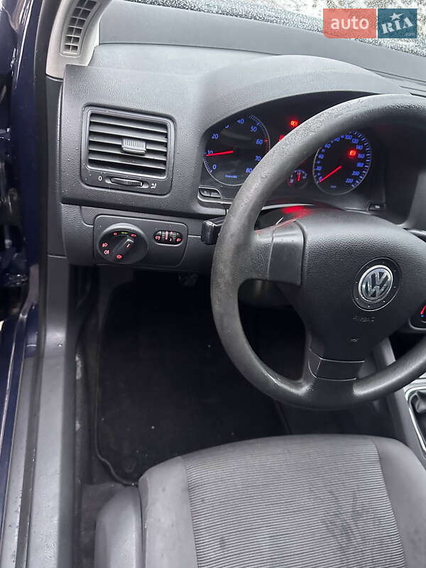 Хетчбек Volkswagen Golf 2005 в Кременці