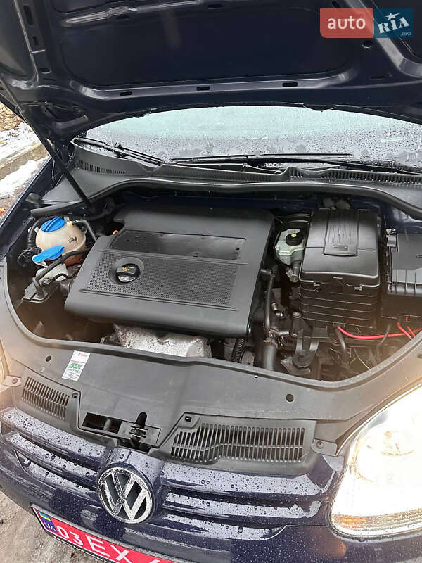 Хетчбек Volkswagen Golf 2005 в Кременці