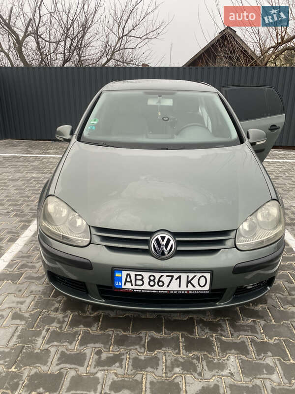 Хэтчбек Volkswagen Golf 2004 в Виннице