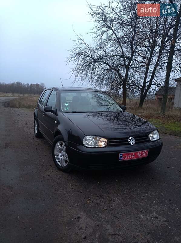 Хэтчбек Volkswagen Golf 2002 в Полтаве