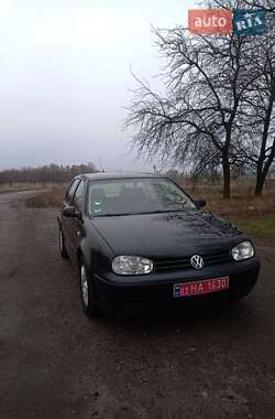 Хэтчбек Volkswagen Golf 2002 в Полтаве