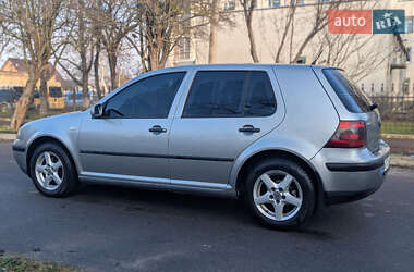 Хетчбек Volkswagen Golf 2003 в Рівному