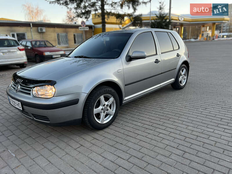 Хетчбек Volkswagen Golf 2003 в Рівному