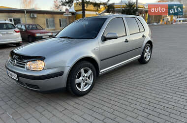 Хетчбек Volkswagen Golf 2003 в Рівному