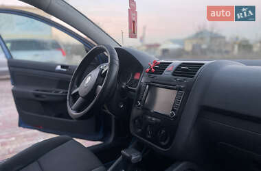 Хетчбек Volkswagen Golf 2004 в Тернополі