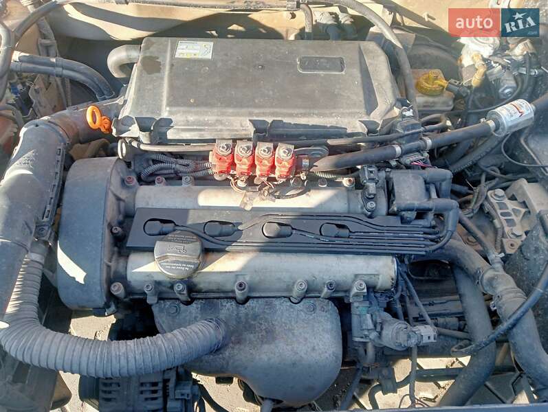 Хетчбек Volkswagen Golf 2000 в Хмельницькому